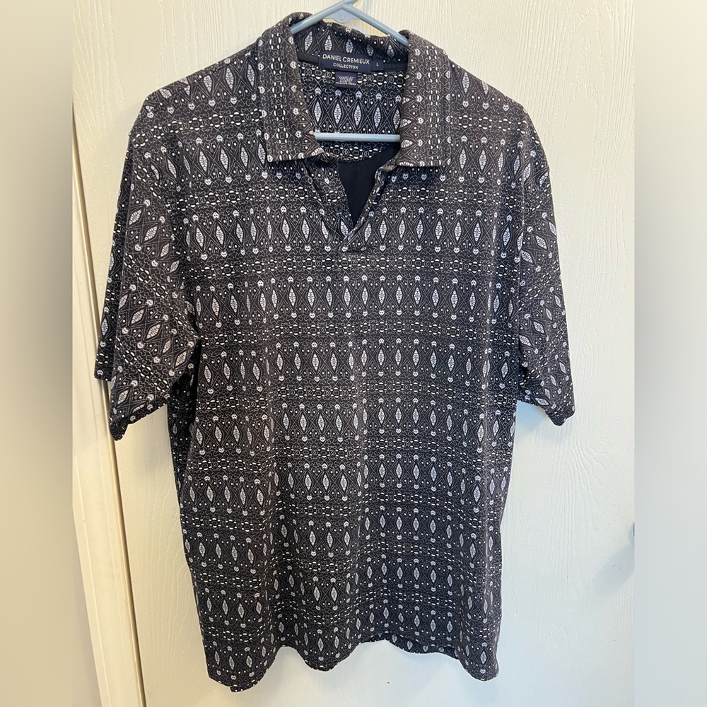 Daniel Cremieux polo style shirt. Excellent condition.